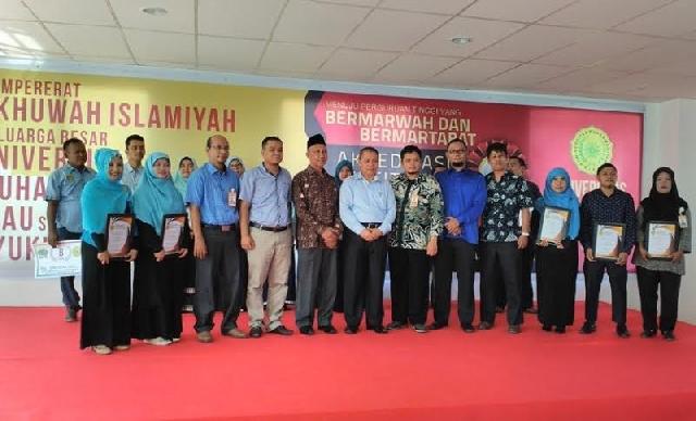 Semua Prodi dan Institusi Raih Akreditasi B, UMRI Gelar Syukuran