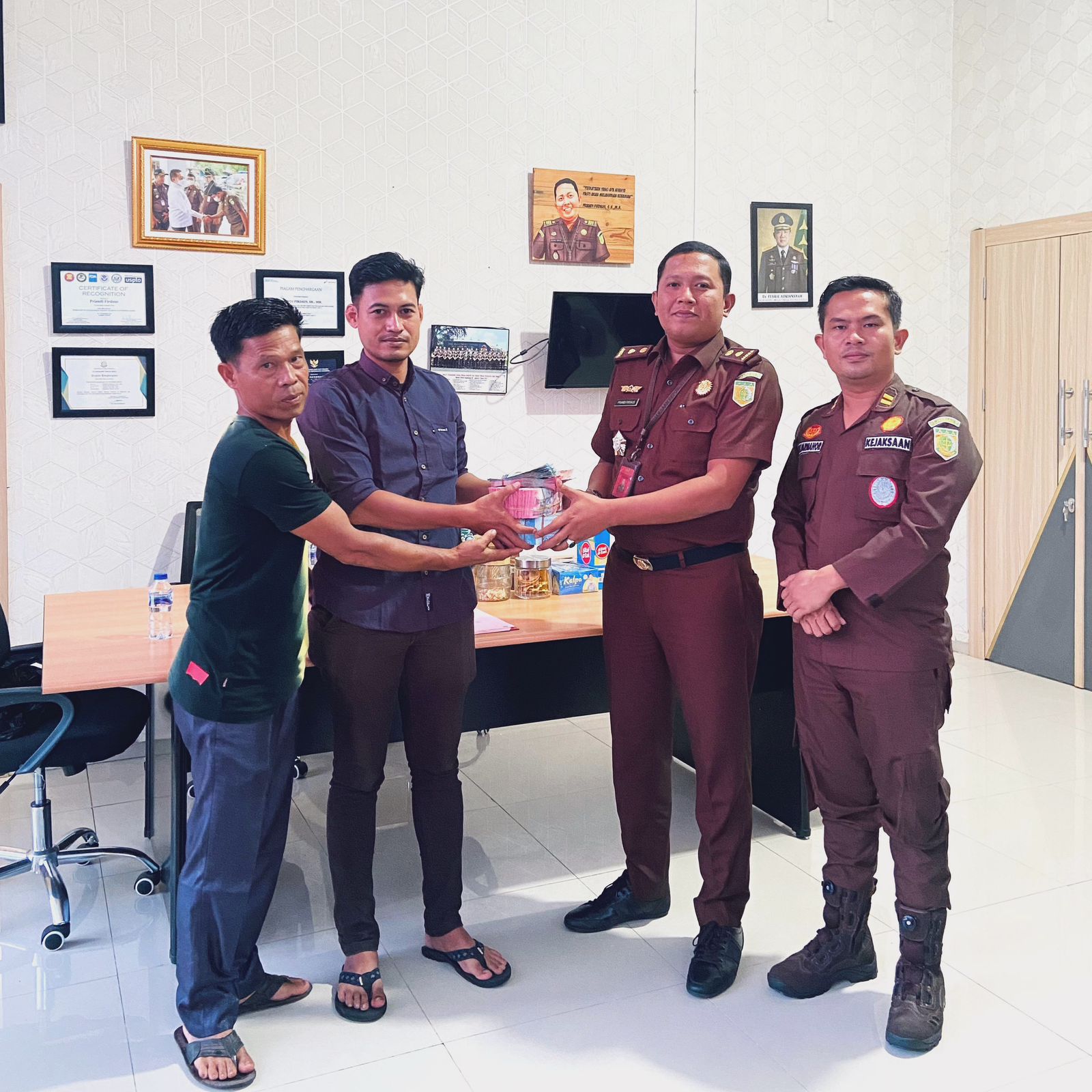 Kajari Rohil Terima Rp 112 Juta Uang Pengganti Korupsi Dana Desa