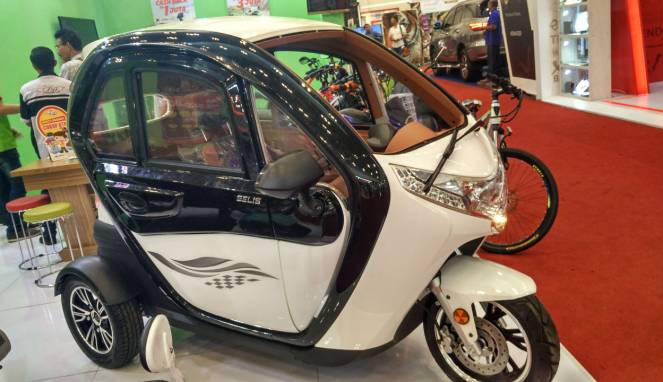 Karena Tak Punya Diler, Motor Roda Tiga Keren Dijual di Mal