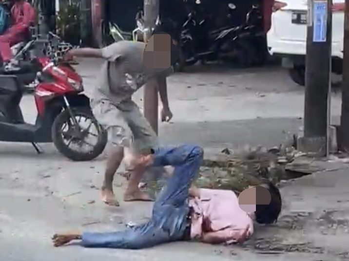 Berebut Lapak, Jukir Bersimbah Darah Ditikam Pakai Pisau Dapur