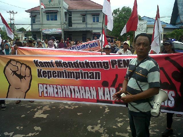 Ratusan Massa Nyatakan Dukung Program Bupati Amril