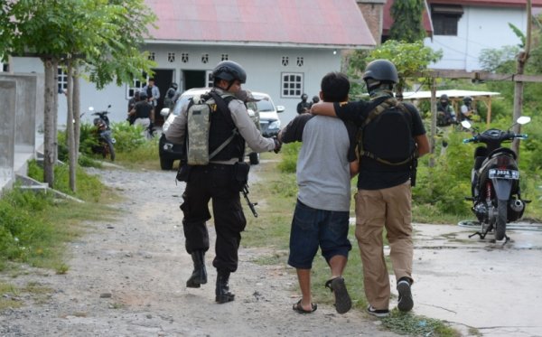 Densus 88 Tangkap 3 Terduga Teroris di Jatim