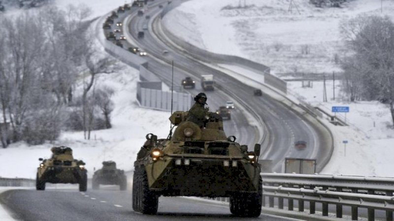 Tentara Ukraina Mundur Tinggalkan Senjata