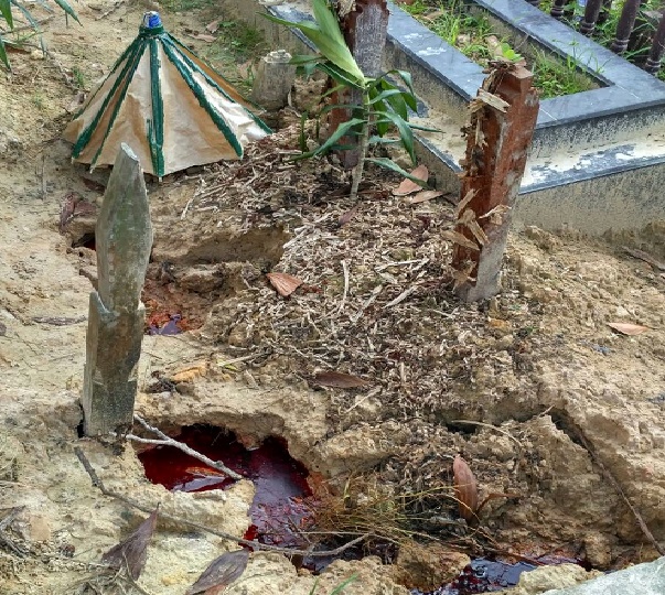 Geger !! Vidio Kuburan Mengeluarkan Cairan Mirip Darah, Cek Disini