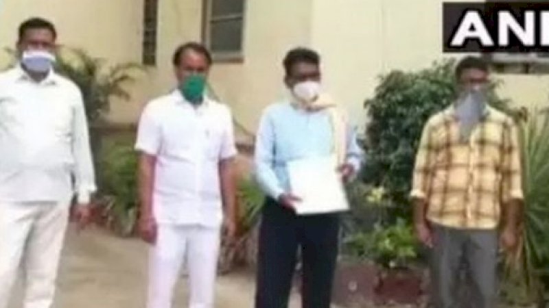 Tante Dihukum Mandi Bareng di Depan Umum Usai Ketahuan Selingkuh dengan Keponakan