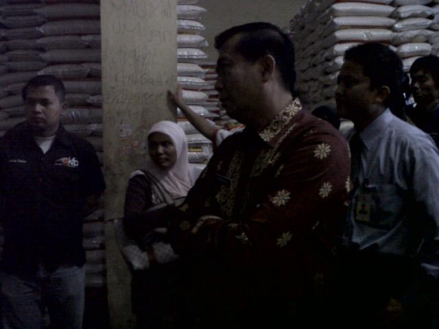 Tim Sidag Temukan Barang Rusak di Gudang Sembako