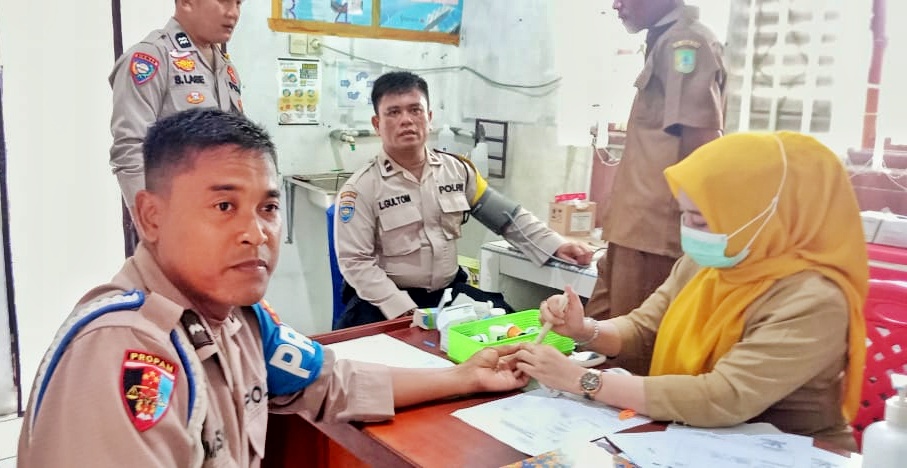Ipda Bonni Dorong Pemeriksaan Kesehatan Personel Polsek TPTM yang Bertugas Pengamanan TPS