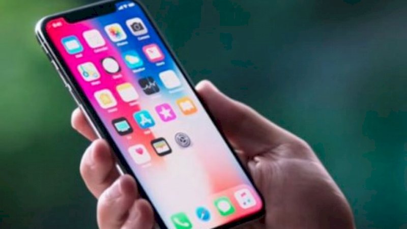 Secara Diam-Diam Pindahkan Foto dari Ponsel Suami, Istri Kena Denda Rp8,7 Juta Alief Sappewali