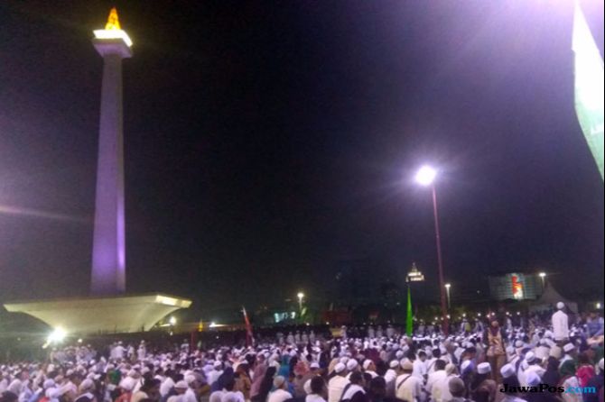 Merinding, Lagu 'Ganyang PKI' Bergema di Monas Usai UAS Doakan Rizieq