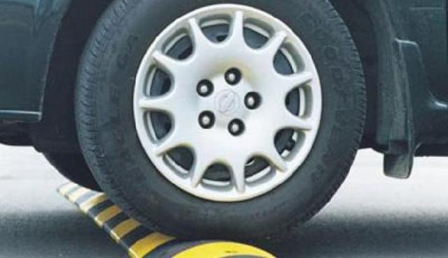 Jangan Lakukan Ini Saat Lintasi Polisi Tidur