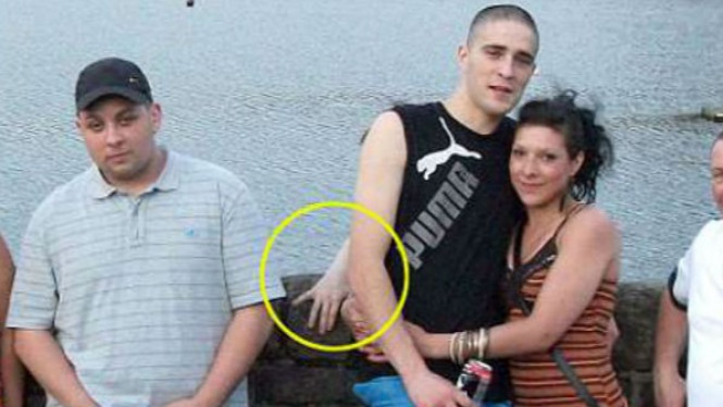 Menyeramkan, Ada 'Tangan Hantu' dalam Foto Liburan Keluarga Ini