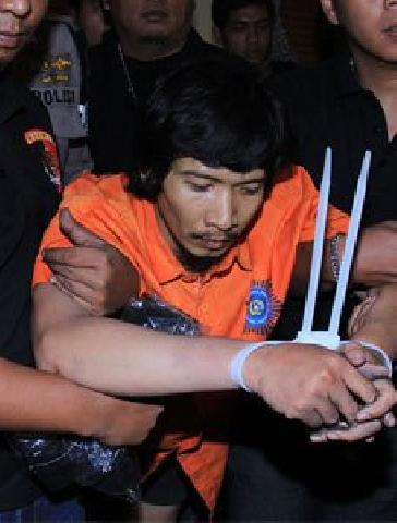 Alat Bantu Seks Ditemukan Sebagai Barang Bukti Penculikan Anak Nassar