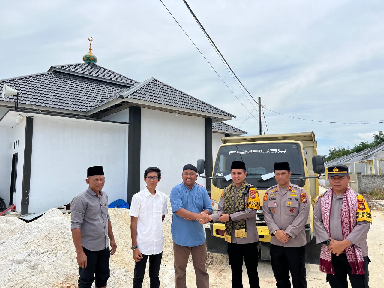 Wakapolres Kampar Dengarkan Keluhan, Beri Pesan Pilkada Damai