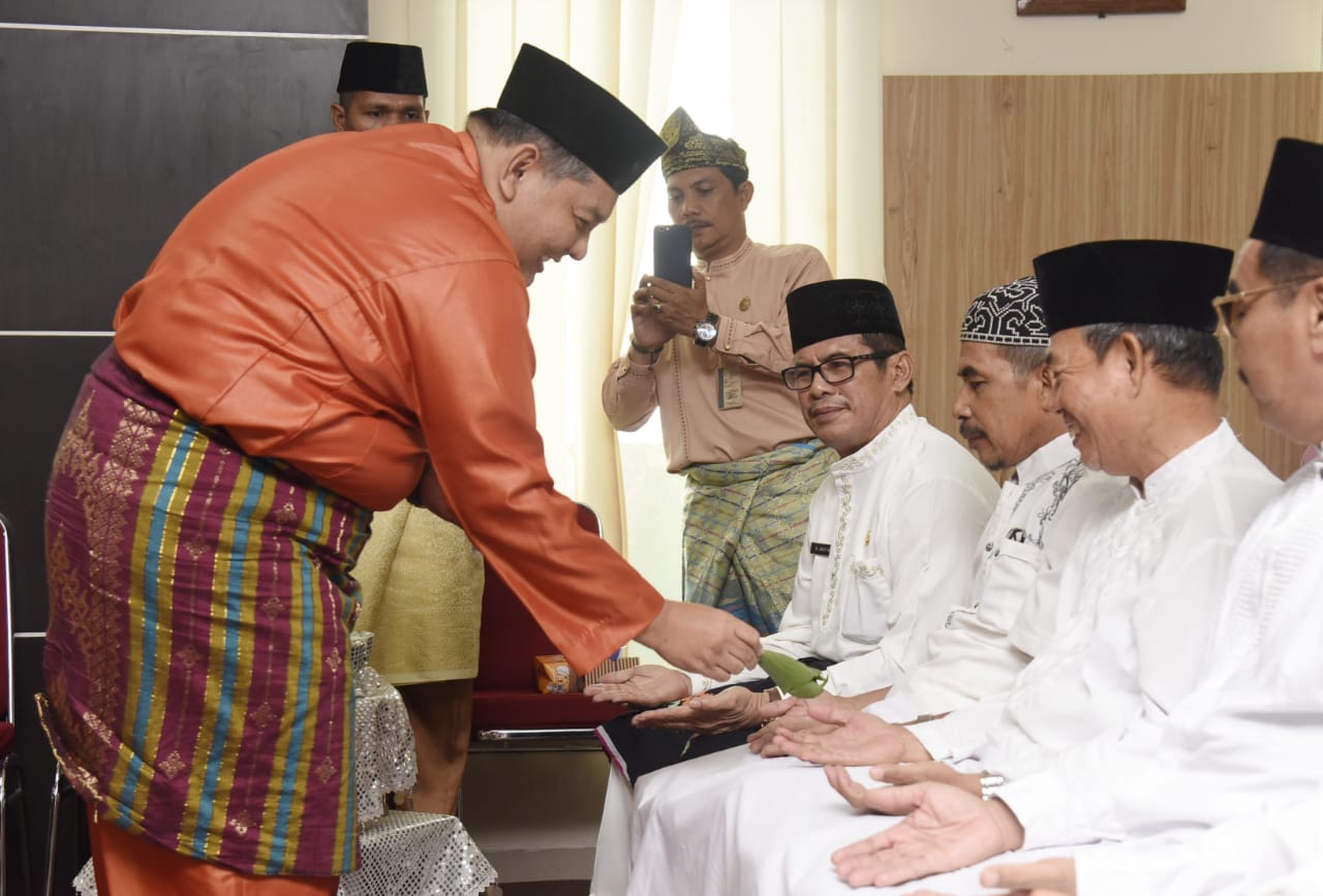 Diwakili Asisten II, Bupati Lepas JCH Korpri Pemkab Inhil