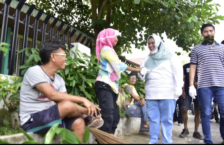 Ikut Turun Goro Bersama Warga Duri,  Kasmarni Mengajak Galang Solidaritas Peduli Sesama