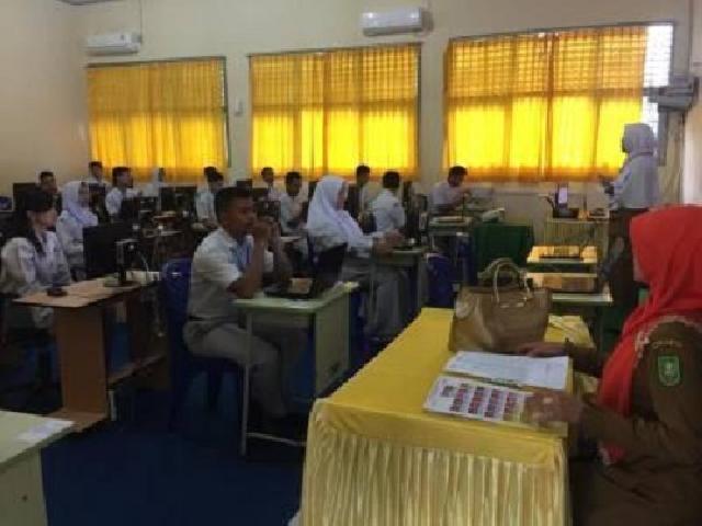 UNBK Hari Pertama di SMAN 12 Pekanbaru Tanpa Kendala
