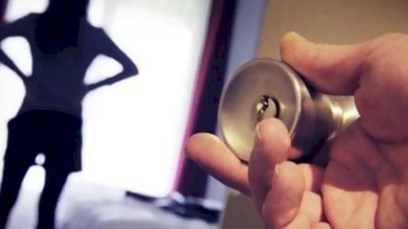 Waduh Istri Nekat Masukkan Selingkuhan ke Rumah saat Suami Salat Subuh