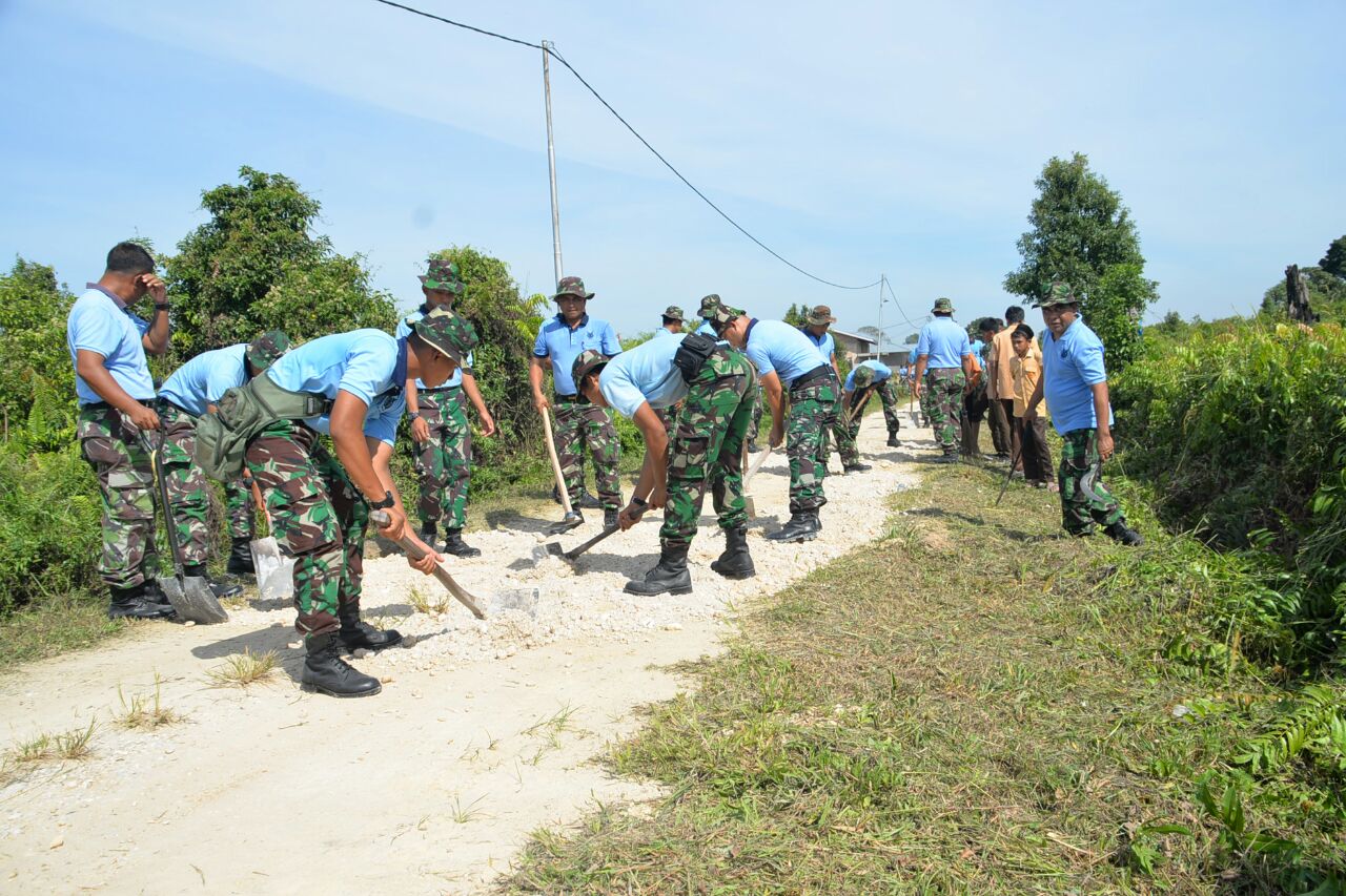 Panti Asuhan Jadi Sasaran Karya Bakti TNI AU dan Paskhas