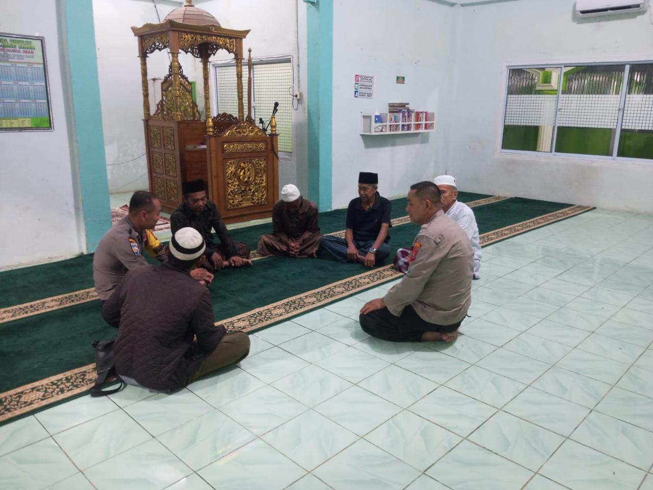 Polsek Tandun Gelar Giat Preemtif dan Cooling System di Masjid Al Falah, Desa Tandun Barat