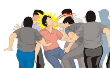 Panjat Plafon Rumah, Maling Babak Belur Dimassa