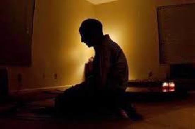 10 Jenis Sholat Yang Tidak Diterima Allah