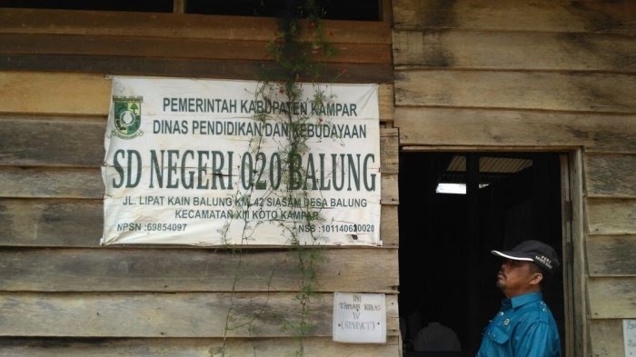 Bikin Miris, Guru di Sekolah Ini Harus Menginap di Sekolah Akibat Susahnya Akses Jalan