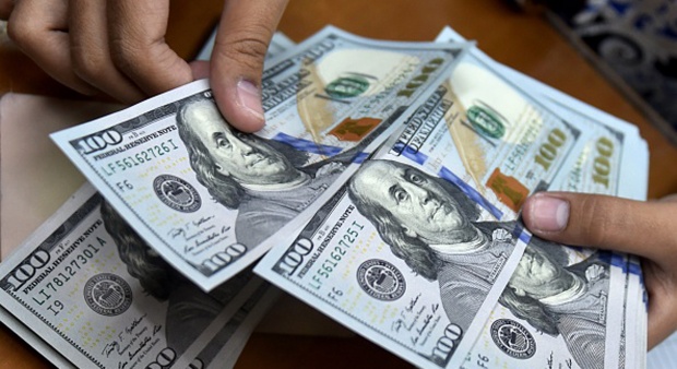Bank Sudah Jual Dolar AS Rp 15.000