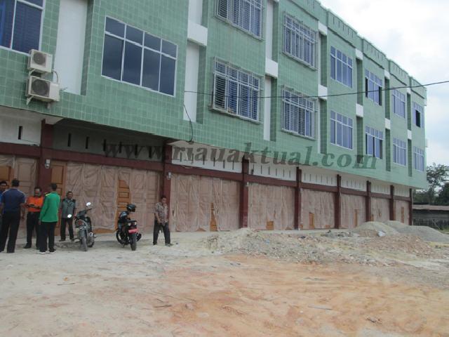 Komisi I Kirim Surat ke Walikota Untuk Bongkar Dua dari 20 Pintu Ruko di Jalan Riau Ujung