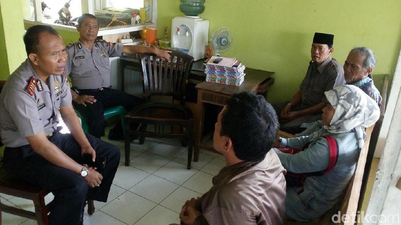 Terciduk, Pasangan Selingkuh Ini Berbuat Mesum di Toilet Masjid