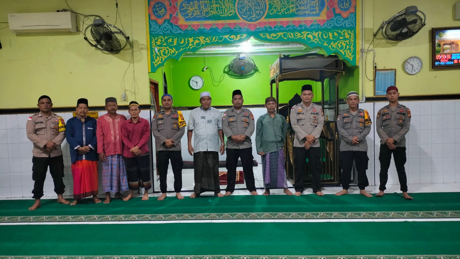Polsek Panipahan Pererat Hubungan dengan Masyarakat dan Jamaah Masjid Nurul Iman