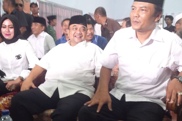 Daftar ke KPU Tulungagung, Ketua PWI Pusat Margiono Berkostum Putih Hitam