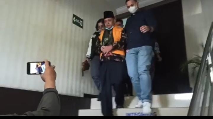 Sempat Kabur ke Lampung, Mantan Rektor UIN Suska Riau Akhirnya Resmi Ditahan