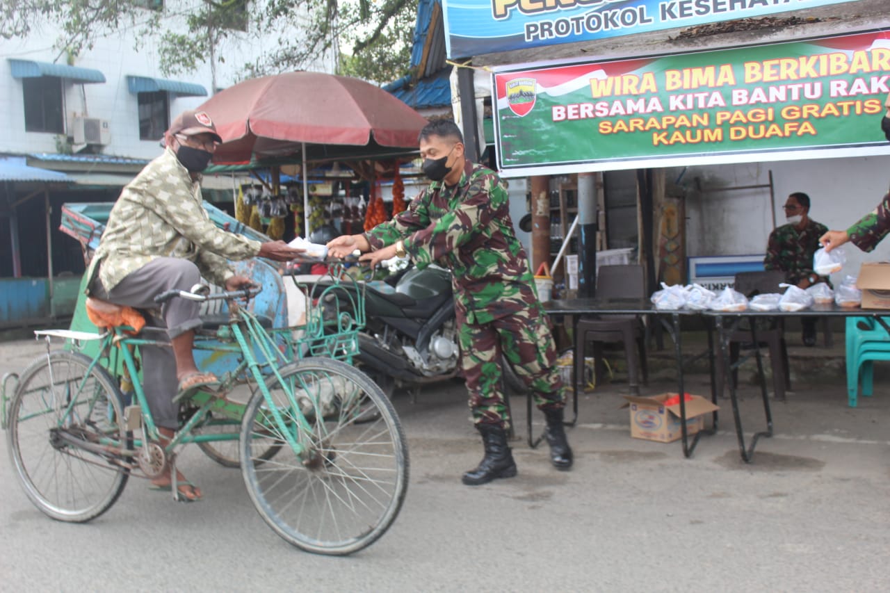 Kodim 0314 Inhil Bagikan Sarapan Kaum Dhuafa