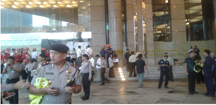 Pasca Roboh, Polisi Bersenjata Laras Panjang Amankan Gedung BEI