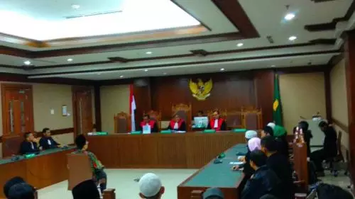 Hakim Vonis Bebas Alfian Tanjung Terkait Kasus Ujaran Kebencian