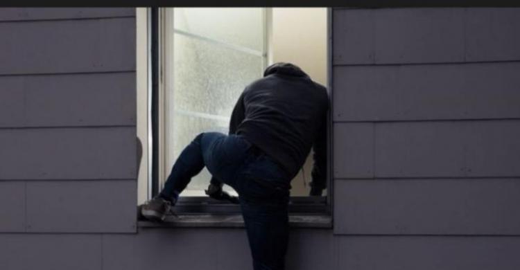 Abis Mencuri Nyantai Ngeteh, Eh Ketiduran