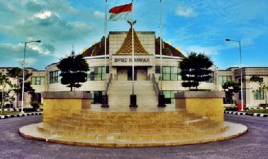 Dewan Bimtek ke Jakarta, Gedung DPRD Kampar Kosong