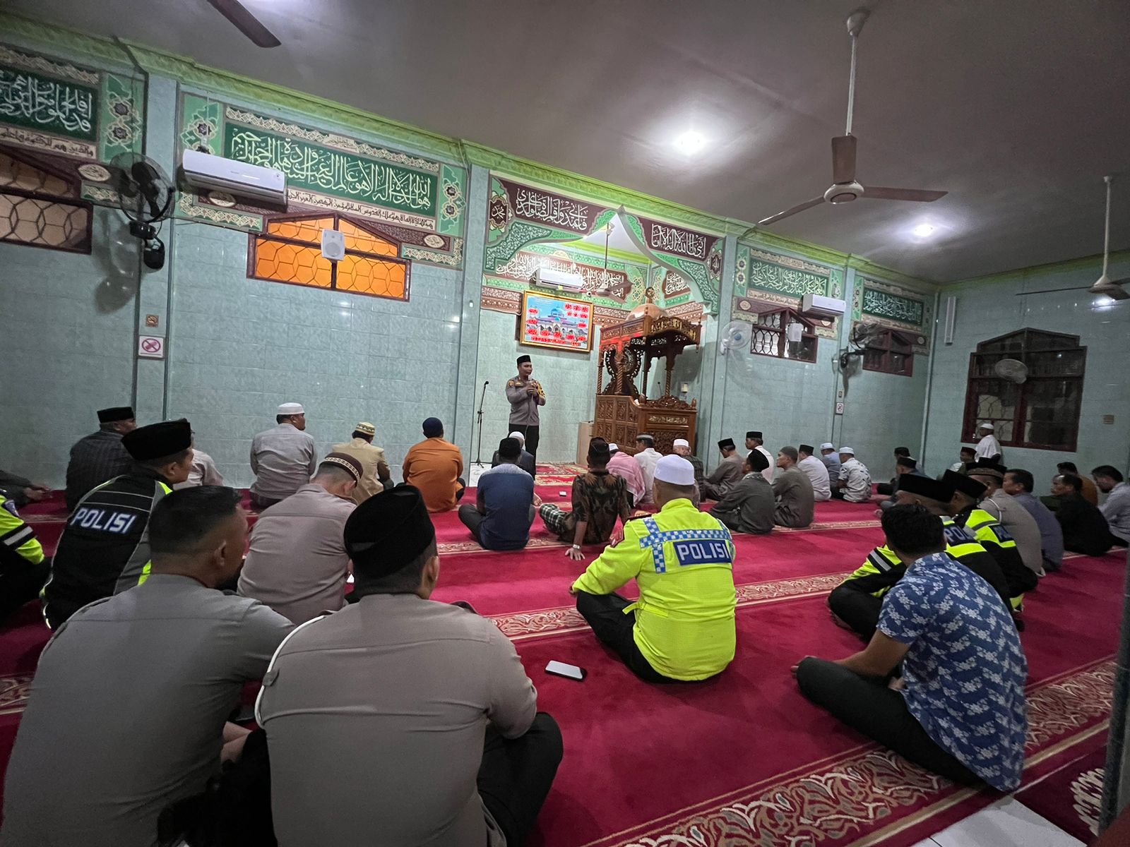 Salat Subuh Berjamaah di Masjid Al Muhajirin dan Jumat Curhat, Ini Pesan Kapolres Kuansing
