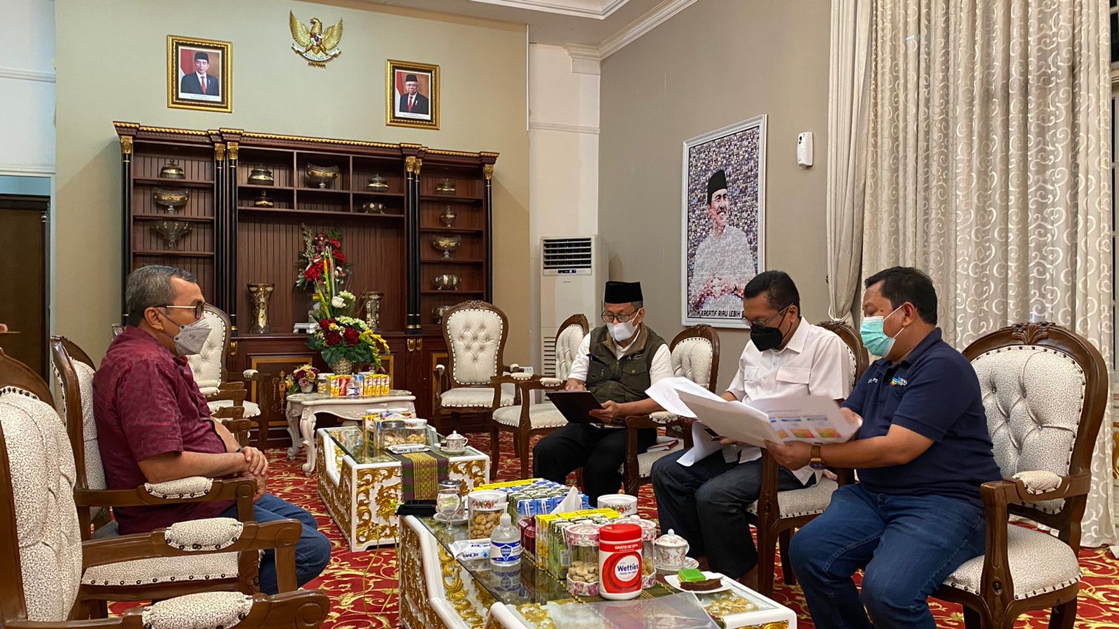 Tetap Kerja di hari Libur, Gubri Pastikan Vaksinasi Covid 19 Kabupaten/Kota