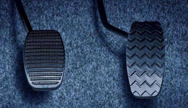 Begini Posisi Ideal Kaki Kiri Saat Gunakan Mobil Matik