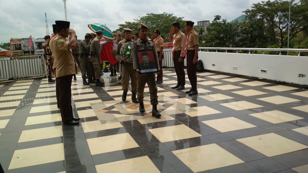 Wabup Inhil Ikuti Prosesi Penghormatan Terakhir Wafatnya Malian Ghazali