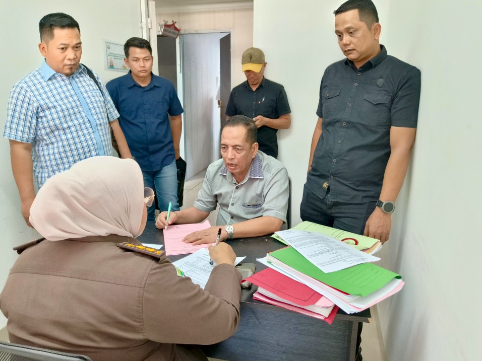 Dugaan Penipuan Rp5,2 Miliar, Asri Auzar Ditahan di Rutan Pekanbaru