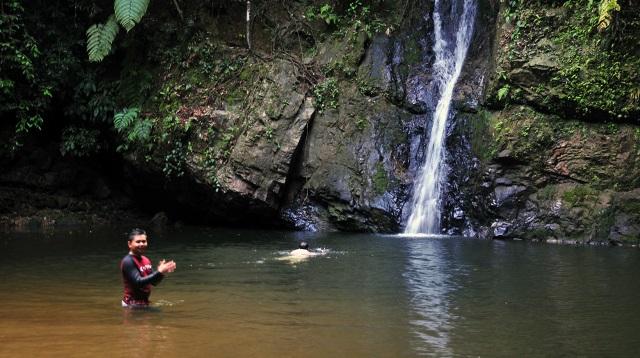 Wisata Air Terjun Batu Dinding Banyak Sampah