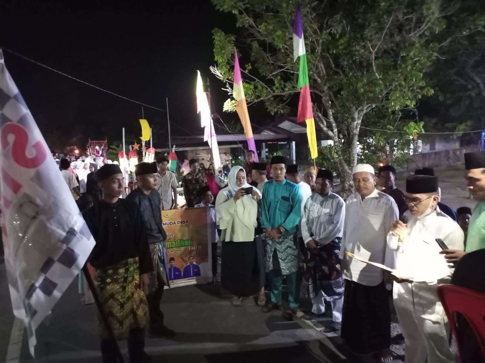 Sambut Ramadan, Ratusan Warga Teluk Lakukan Pawai Obor dan Sholawat Keliling Kampung 