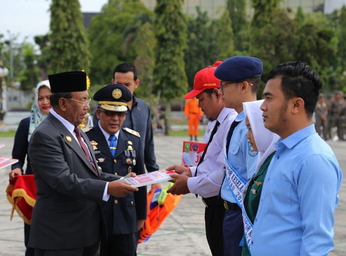 Wagubri Serahkan Empat Penghargaan pada Peringatan Harhubnas 2017