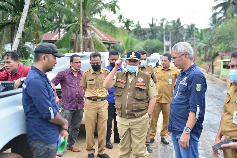 Ini Kata Wagub Riau Saat Tinjau Proyek Peningkatan Jalan di Rokan Hulu