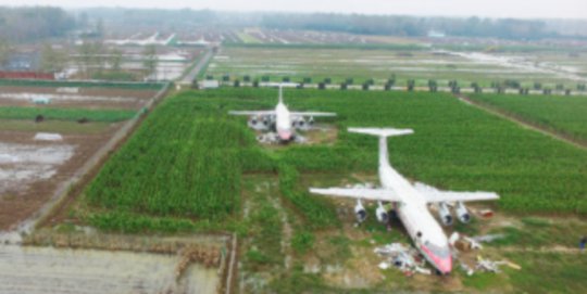 Heboh, 2 pesawat ada di tengah-tengah sawah warga