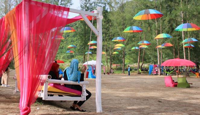 Warna warni Pantai Kuala Leupung di Aceh