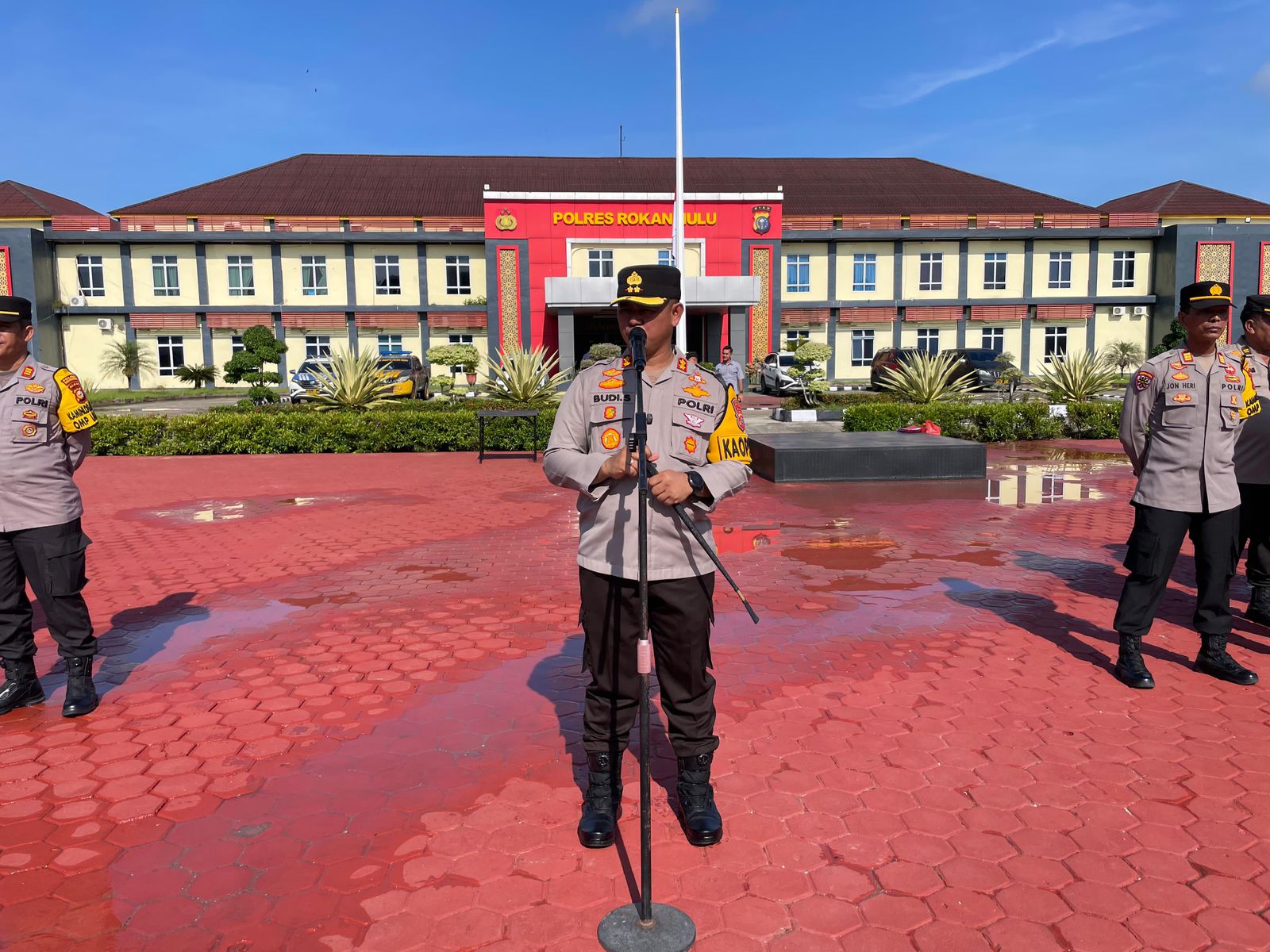 Kapolres Rokan Hulu Pimpin Apel Operasi Mantap Praja Lancang Kuning 2024, Tegaskan Netralitas Polri