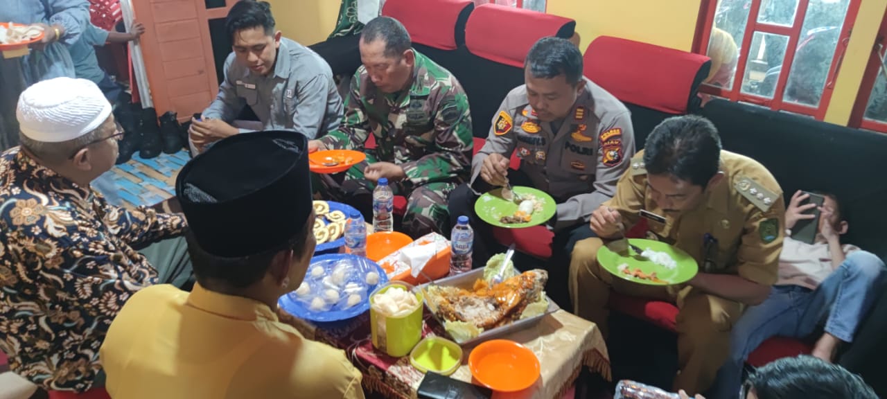 Kapolsek, Camat dan Danramil di Mandah Inhil, Kompak Sosialisasi Pemilu 2024